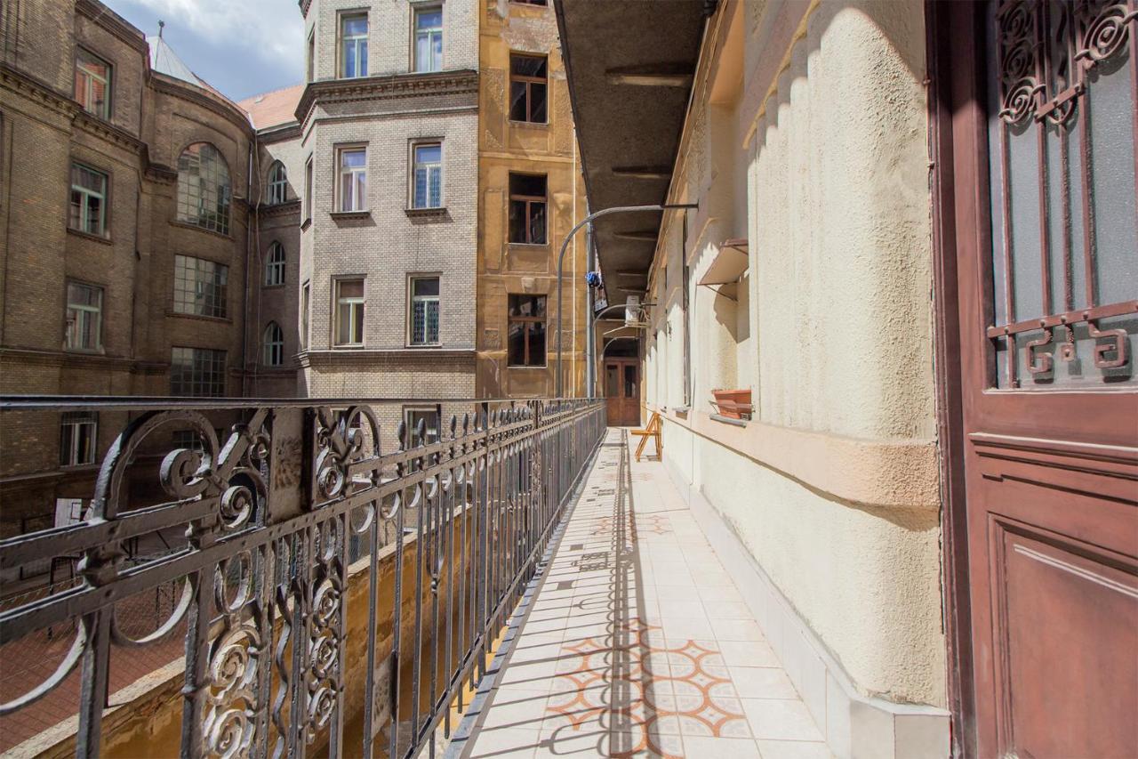 Joseph Boulevard Apartment - 3Bdr, 2Bath, 8Ppl Будапешт Екстер'єр фото